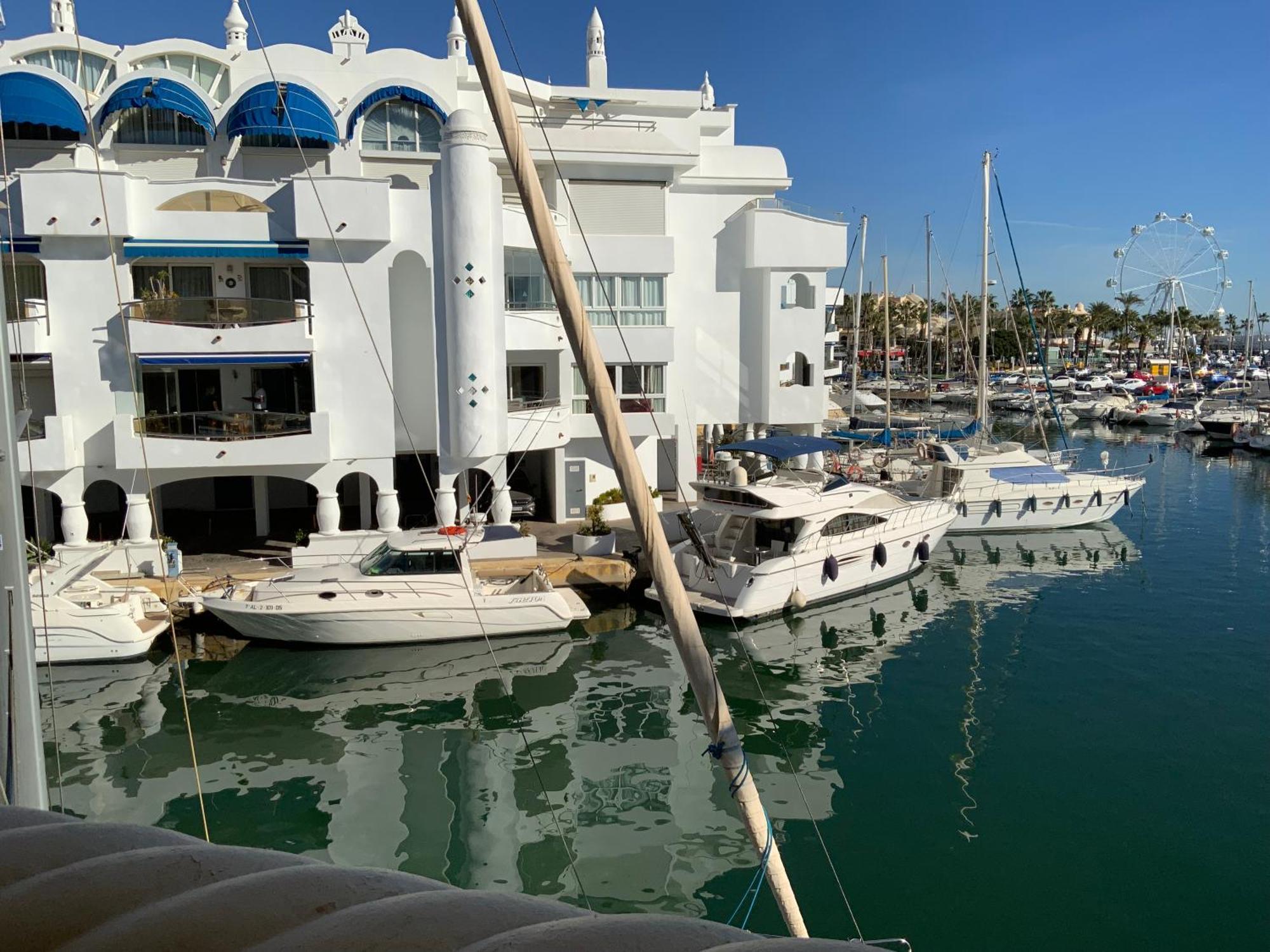 Apartment Piso Islas C111 *