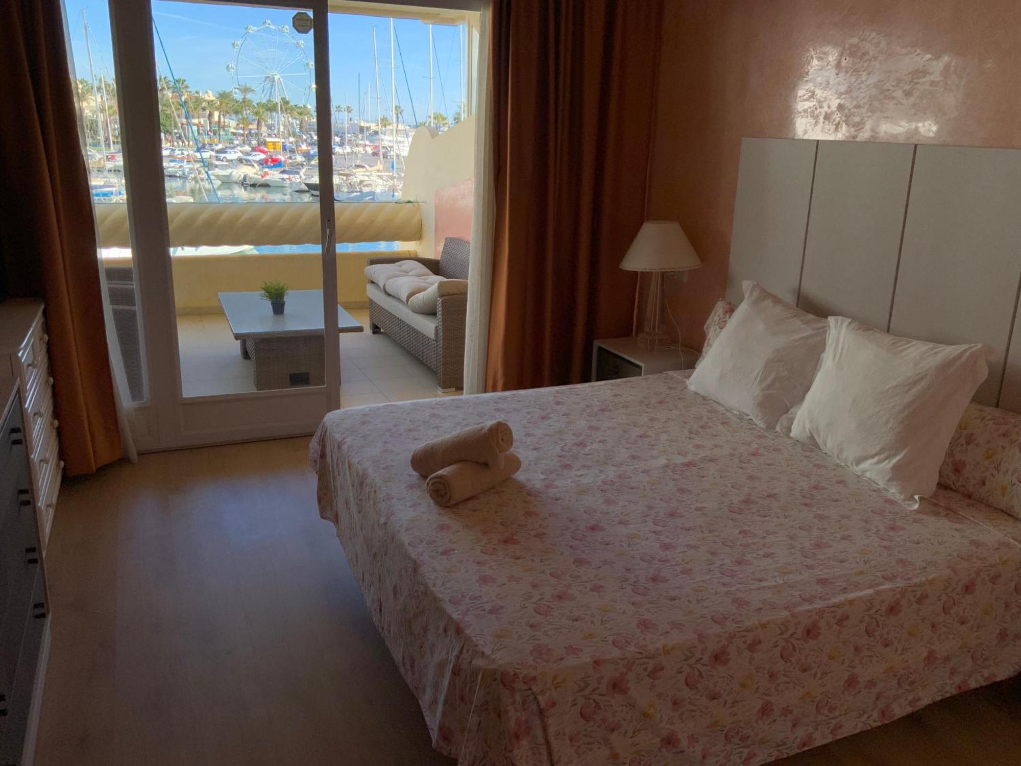 Apartment Piso Islas C111 *